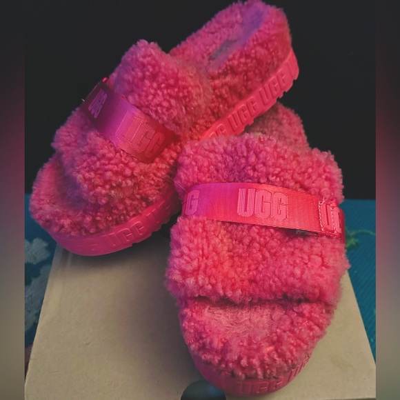 UGG Fluffita Slides/Slippers Size 7 like NEW w/box - Picture 1 of 9
